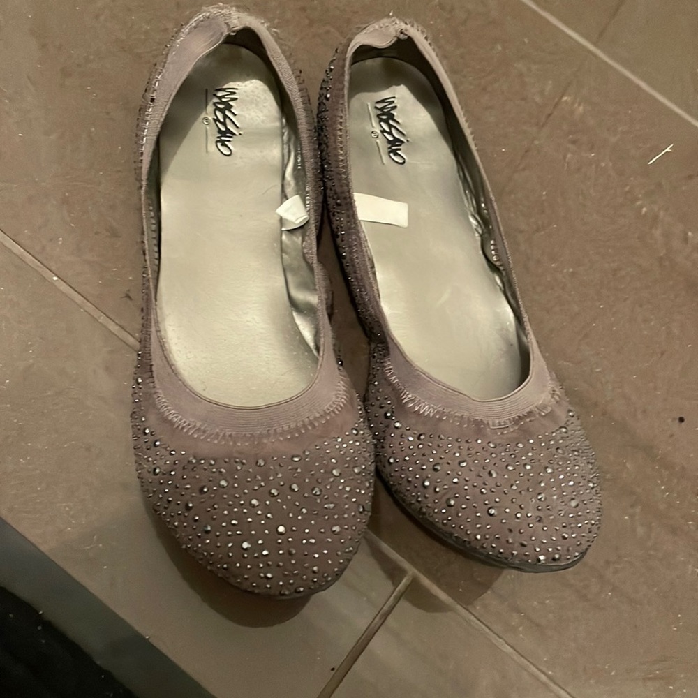 Grey sparkly flats